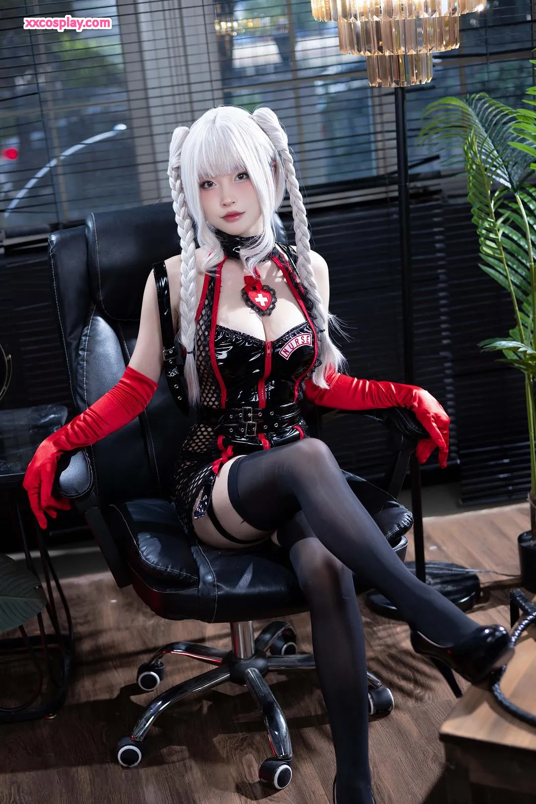 Yuno Shimizu: Seductive White-Haired Nurse